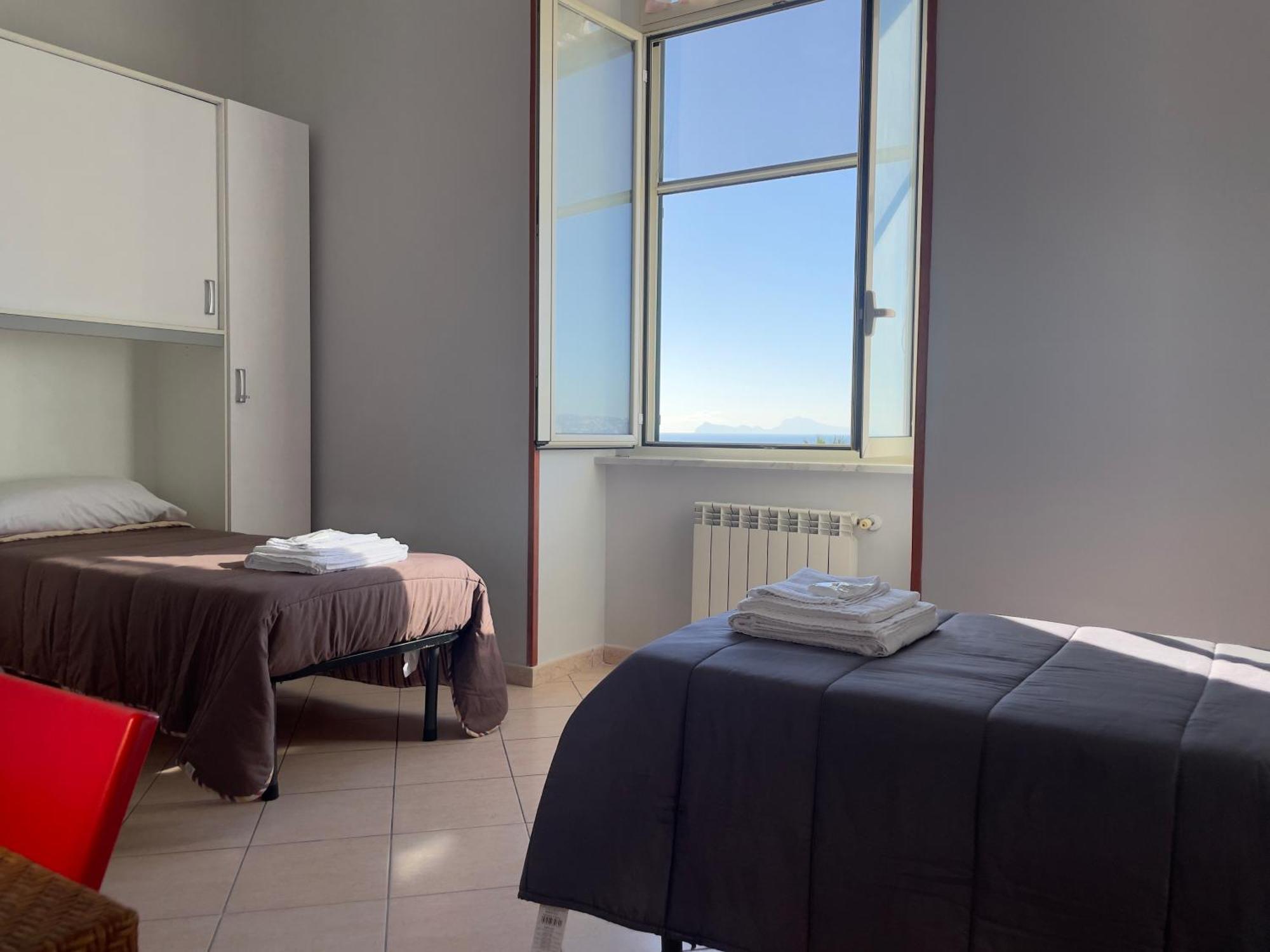 Free Wi-fi- Vista Mare E Vesuvio-casa Laura * Napoli